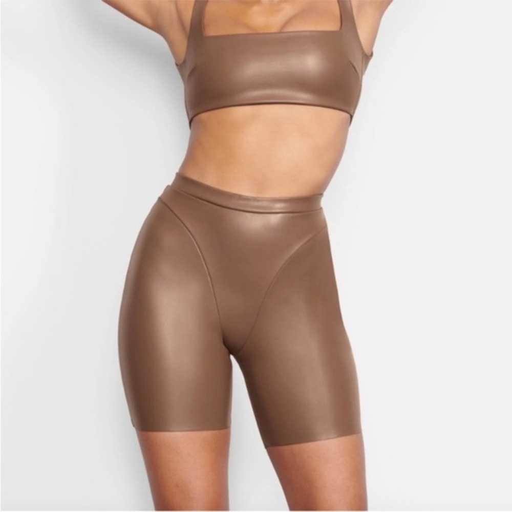 SKIMS Faux Leather High Waisted Biker Shorts Brown - Medium Brown